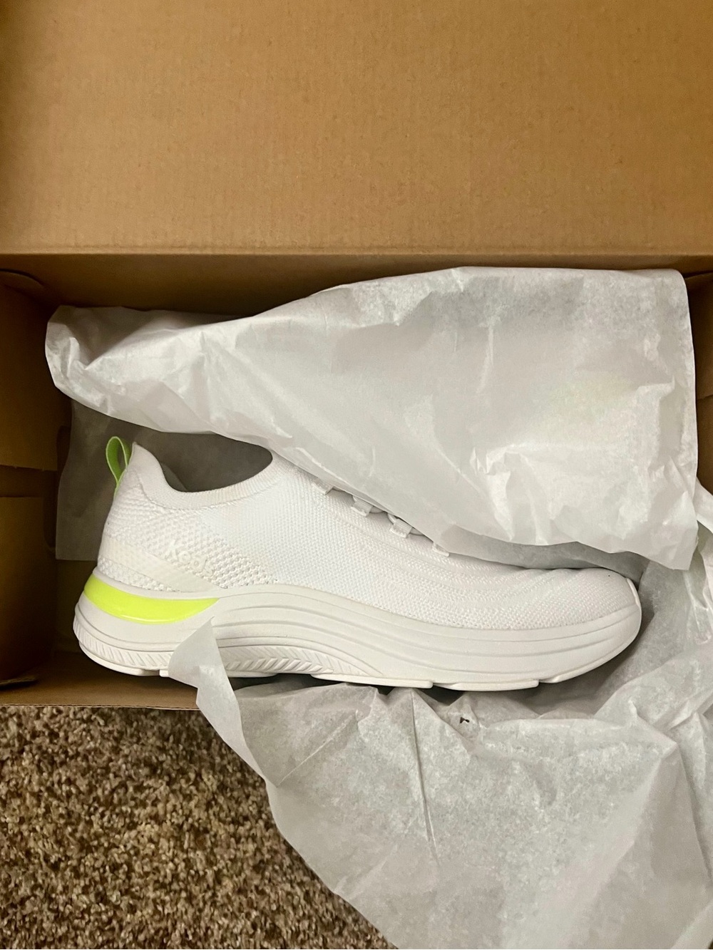 Keds - Women’s BlissMove Slip On in White - size 9 - NEW